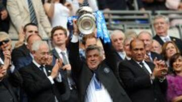 UN HITO. Ancelotti alzó la FA Cup seis días después de ganar la Premier. Conquistaba así ‘The Double’.
