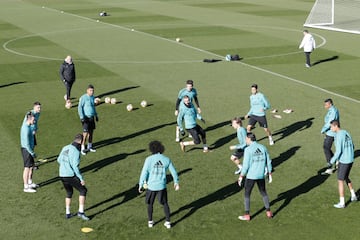 Último entrenamiento del Real Madrid antes medirse al Valencia