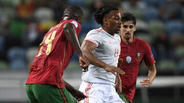 LISBON, PORTUGAL - OCTOBER 07:  Adama Traore of Spain evades Ruben Neves and William Carvalho of Portugal during the international friendly match between Portugal and Spain at Estadio Jose Alvalade on October 07, 2020 in Lisbon, Portugal. (Photo by Octavio Passos/Getty Images)