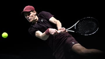 Jannik Sinner, contra Felix Auger-Aliassime en París.