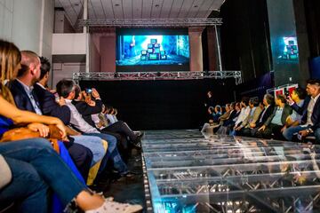 La U presenta camiseta que rememora el azul del '94