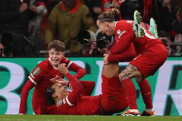 El colombiano fue una de las figuras en la victoria de los Reds 0-1 sobre Chelsea en Wembley. Cuarto título de Lucho en Inglaterra.