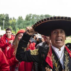 “El que no salte es alemán”