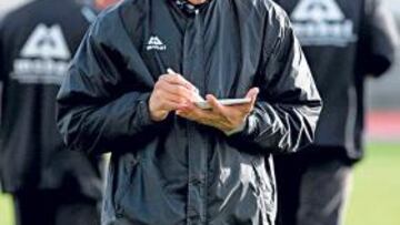 <b>CONCIENCIADO. </b>Oliva espera que el equipo siga mejorando.