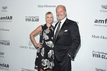 Kelsey Grammer y Kayte Walsh comenzaron a salir en 2009, cuando Kayte, que trabajaba como azafata, conoció a Kelsey en un vuelo a Londres. En 2011 se casaron en una ceremonia en el Longacre Theater de Nueva York. Desde entonces, han formado una familia con tres hijos en común. Kayte es la cuarta esposa de Grammer, y él ha mencionado en entrevistas que su relación con ella se siente como si fuera su primer matrimonio.