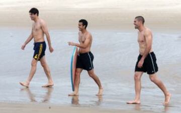 Javi Martínez (izquierda), Pedro (centro) y Víctor Valdés.