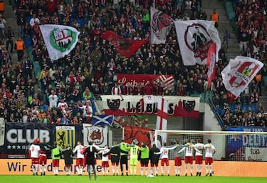 Lepizig equal record and join Bayern at Bundesliga summit