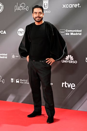 Jairo Bustamante posa en la alfombra roja.