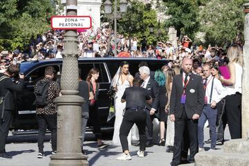 La novia Pilar Rubio llegando a la catedral del Sevilla.