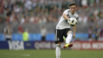 La federación alemana reconoce errores al gestionar el 'Caso Özil'