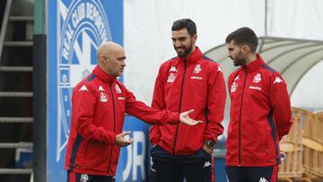 Óscar Gilsanz y su cuerpo técnico en un entrenamiento del Deportivo.