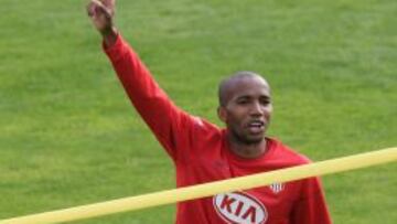 Paulo Assunçao, ex del Atlético, ultima su fichaje por el Depor