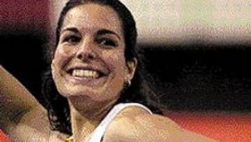 <b>INTENTO FINAL.</b> Dana Cervantes ha saltado 4,35 m y necesita 4,40.