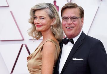 Paulina Porizkova y Aaron Sorkin.