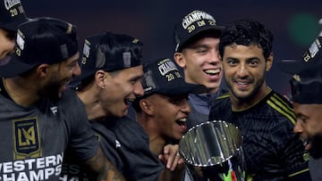 LOS ANGELES, CALIFORNIA - DECEMBER 02: Captain Carlos Vela #10 of Los Angeles FC makes his way to the front of the podium with the trophy after a 2-0 win over the Houston Dynamo in the Western Conference Final at BMO Stadium on December 02, 2023 in Los Angeles, California.   Harry How/Getty Images/AFP (Photo by Harry How / GETTY IMAGES NORTH AMERICA / Getty Images via AFP)