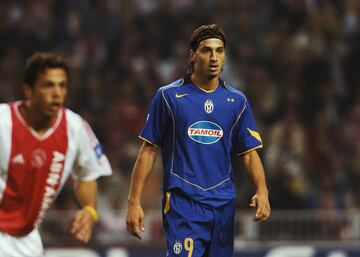 En el mercado de verano de 2004, la Juventus incorpor¨® a sus filas uno de los delanteros m¨¢s prometedores del f¨²tbol europeo: Zlatan Ibrahimovic procedente del Ajax. Recal¨® en el conjunto italiano el 31 de agosto de 2004 tras el desembolso de 19 millones de euros. Fue el mayor deseo de Capello, por aquel entonces entrenador de la Juve, el cual lo ve¨ªa como el heredero de Marco van Basten.
