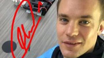 Manuel Neuer, tras firmar su renovación hasta 2021 con el Bayern Munich.