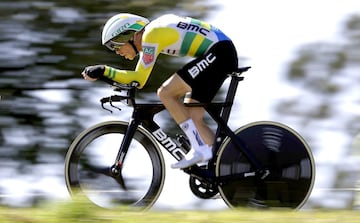 El australiano Rohan Dennis, durante la dieciseisava etapa de la Vuelta a España disputada entre Santillana del Mar y Torrelavega (Cantabria), con un recorrido de 32 kilómetros. 