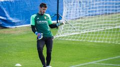 Cristian Álvarez, en el entrenamiento de ayer en La Romareda.