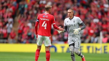 El guardameta estadounidense disputó los minutos finales del duelo por el ascenso a la Premier League entre el Forest y el Huddersfield Town.