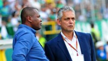 Reinaldo Rueda (der) y Bernardo Red&iacute;n durante el juego ante Cali en Palmaseca.