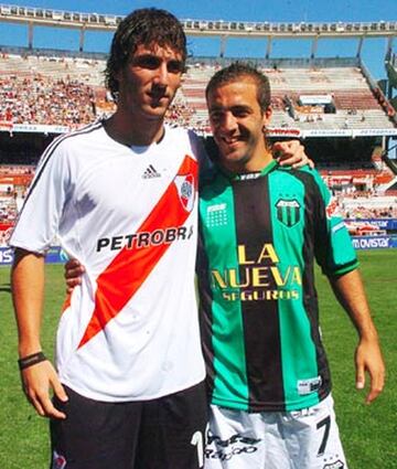 Jugó en River Plate de 2003 a 2005.