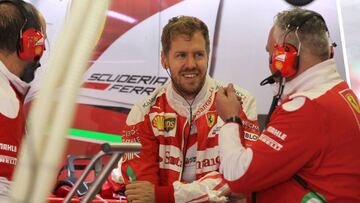 Vettel, con su equipo en México.