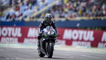 Viñales en la recta de meta del circuito de Assen.