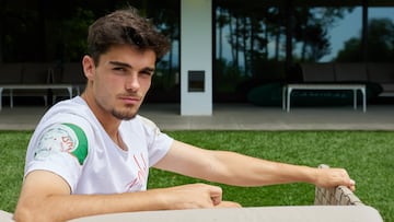 Miguel Guti¨¦rrez posa para AS en la ciudad deportiva del Girona.