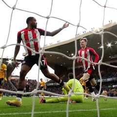 Reguilón asiste; el Brentford respira