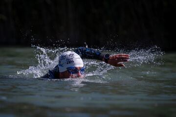 Jorge Recuero y María Calleja, recientes campeones del Mundo de triatlón cross, fueron los grandes protagonistas del primer Tri Cross de la temporada al conseguir el mejor tiempo de entre los más de 200 triatletas participantes. El río Tajo a su paso por Fuentidueña y los vecinos de la localidad fueron los otros destacados de la jornada. El siguiente reto espera en San Martín de Valdeiglesias el domingo 7 de julio.

