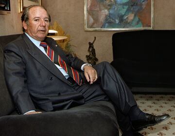 El 1 de julio de 1978 Josep Llu¨ªs N¨²?ez en el 38? presidente de la historia del FC Barcelona comenzaba su mandato y el inicio de la etapa presidencial m¨¢s larga de la historia del FC Barcelona. El primer gran objetivo fue el saneamiento de la econom¨ªa de la Entidad. Adem¨¢s, N¨²?ez se propuso hacer del FC Barcelona la instituci¨®n futbol¨ªstica m¨¢s grande del mundo. Durante sus 22 a?os de presidencia, el Bar?a increment¨® su patrimonio de manera espectacular, remodel¨® el Camp Nou y su entorno, construy¨® una residencia para los jugadores de la cantera en la Mas¨ªa (1979), el Miniestadi (1982) y el Museo (1984) y el equipo de f¨²tbol conquist¨® un gran n¨²mero de t¨ªtulos, tanto en las competiciones estatales como las europeas