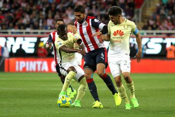 El Clásico Nacional del Fútbol Mexicano entre América y Chivas se vivirá en octubre, correspondiente a la jornada 10 de Liga MX. Su fecha original estaba pactada para el 23 septiembre, pero por el sentido sismo del 19-S, la fecha fue reprogramada para el 18 de octubre a las 21:00 horas en el Estadio Azteca.