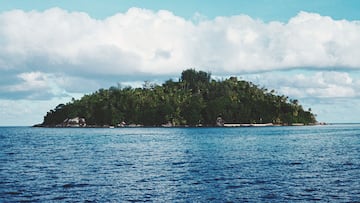 SEYCHELLES - CIRCA 2003: Moyenne Island, Sainte Anne Marine National Park, Seychelles. (Photo by DeAgostini/Getty Images)
