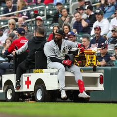 Dominicano Eloy Jiménez abandona a juego de los White Sox por lesión en la pierna