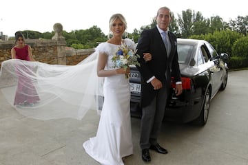 Sandra Jiménez llegando a la iglesia. 