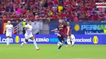 Pasó hace dos años, pero nadie lo supera todavía. Novorizontino se puso arriba en el marcador, luego de este despiste de sus rivales, quienes terminaron marcando en su propio arco.