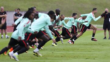 La selección portuguesa, con Cristiano Ronaldo a la cabeza, insistió ayer en la velocidad con vistas a Gales.