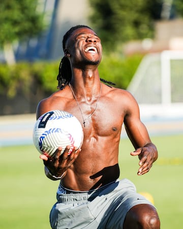 Entrenamiento con balón durante su estancia en Los Angeles durante sus vacaciones.