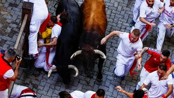 Revellers participate during the running of the bulls at the San Fermin festival in Pamplona, Spain, July 8, 2024. REUTERS/Susana Vera