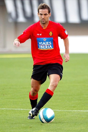 Ele se tornou jogador de futebol na menor faixa de Barcelona, onde foi a primeira fase de 2000 a 2004 e a segunda fase em 2004-2005. Malorca veio em 2005 e jogou a peça em 2008.