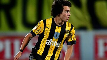El joven talento de 18 años ha dejado buena dosis de talento desde que debutó en Peñarol y ya ha recibido importantes elogios y el interés de grandes clubes.