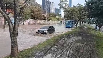 Peligrosa inundación en el norte de Bogotá por fuertes lluvias