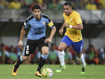 Con Uruguay tiene 55 goles en 106 partidos disputados.