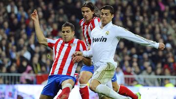 &Aacute;lvaro Dom&iacute;nguez pelea un partido con Cristiano Ronaldo.