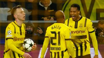 Soccer Football - Champions League - Borussia Dortmund v SK Sturm Graz - Signal Iduna Park, Dortmund, Germany - November 5, 2024 Borussia Dortmund's Donyell Malen celebrates scoring their first goal with Felix Nmecha REUTERS/Leon Kuegeler