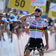 Evenepoel gana por Gino