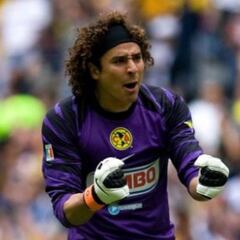 Ochoa no pierde detalle del América, a espera de su debut