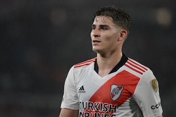 Argentina's River Plate Julian Alvarez reacts during the Copa Libertadores football tournament round of sixteen all-Argentine second leg match against Velez Sarsfield at the Monumental stadium in Buenos Aires, on July 6, 2022. (Photo by JUAN MABROMATA / AFP)