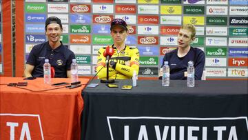 16/09/23 LA VUELTA 23
ETAPA 20
MANZANARES EL REAL - GUADARRAMA
SEPP KUSS JONAS VINGEGAARD Y PRIMOZ ROGLIC  EN RUEDA DE PRENSA
